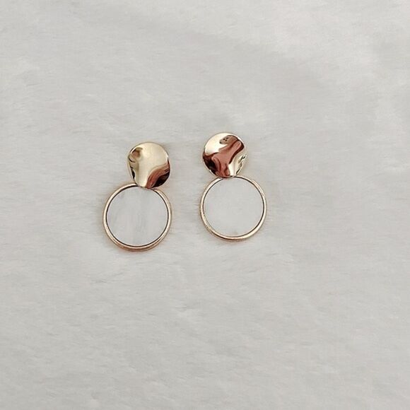 Luxury White and Gold elegant earrings - Picture 1 of 4